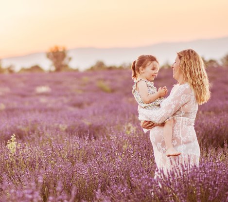 Maternityshoot in Provence by swedish maternityphotographer Anna Sundheden